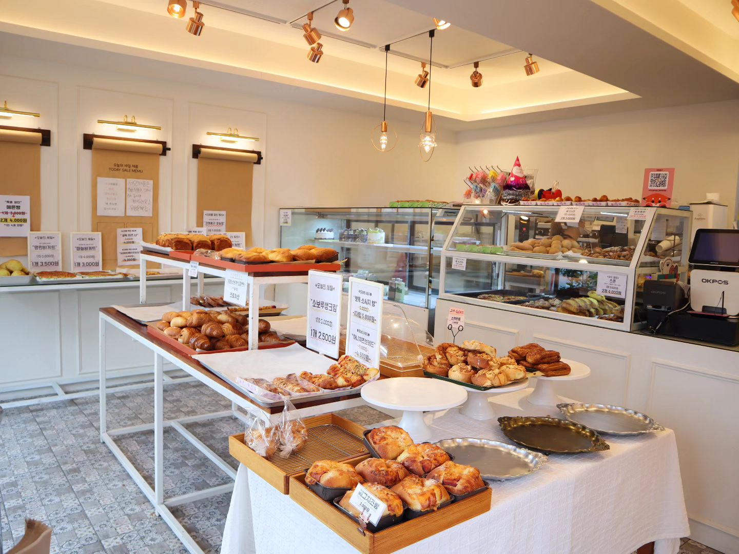 :)
빵종류 진짜 많아
할인도 매일 한다🤗
bakery_yu_