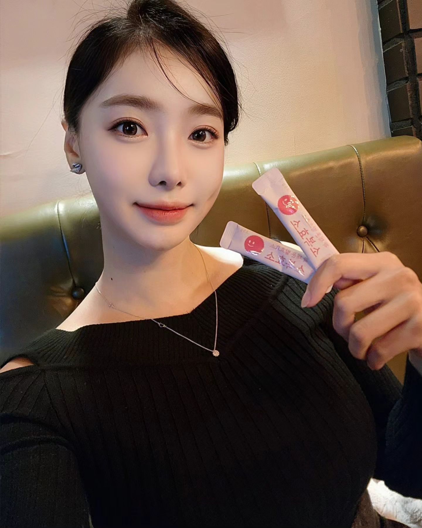 #협찬 #소복효소

저처럼 만성위염 있으신 분 효소 챙겨드시지 않으신가요?
인절미 맛의 맛있는 효소를 소개합니다😊

첨가물 없이 오직 다섯가지 원료로만 만들어진 특허받은 저분자 발효효소인 소복효소에요🥰

70만 유닛의 역가를 보장하는데 정제효소 전혀없는 순수 발효곡물로만 만들어진 높은 역가 수치라고해요🥳

신진대사를 활발히 해주는 효소
몸에 좋은 성분으로만 섭취해봐요😘

#저분자발효효소 #순수곡물효소 #곡물효소 #소화효소 #임산부효소 #효소추천 #소화불량개선 #정제효소없는 #건강스타그램 #건강정보 #건강식품 #찐후기