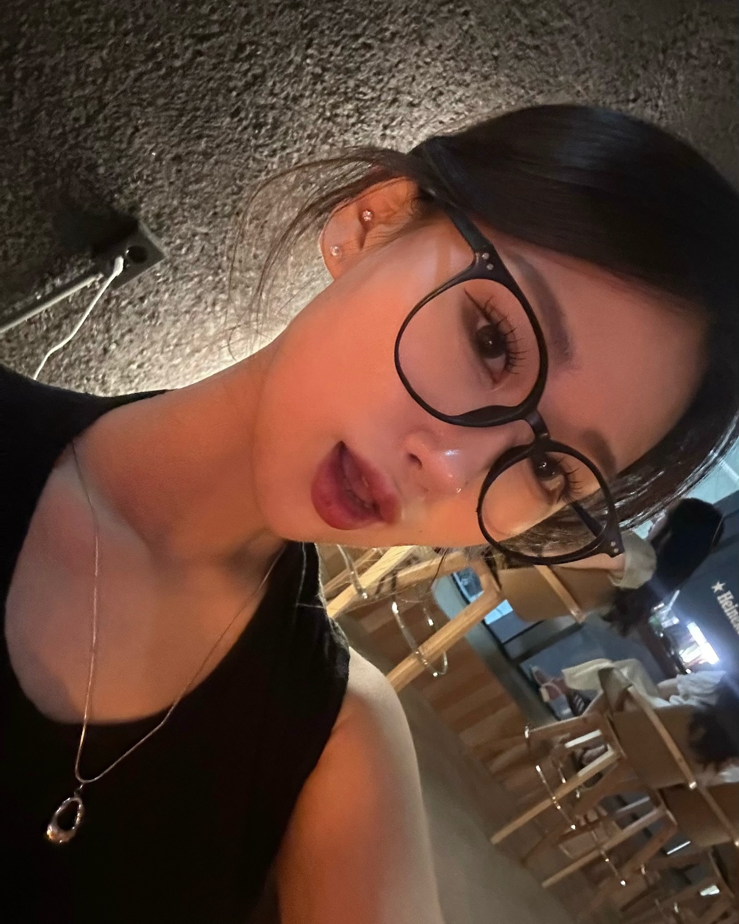 흥 🥸