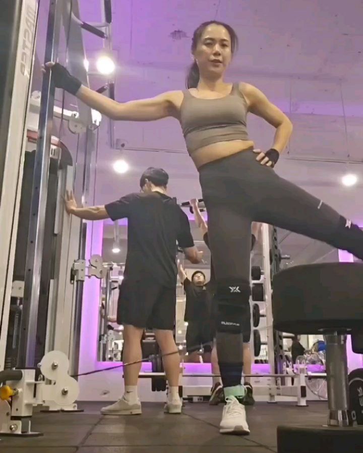 오늘 나 궁디 승마살 허벅지옆 박살👊👊👊

보희따라서😅😅😅

난 5kg 덤벨 발에 끼고ㅋㅋㅋㅋ

100번 도전😊😊😊😊😊😊

내 형편없는 복근힘이여...솓아나라😅😆😆

#오운완#오하운#운동부스터 #운동소통 #운동하는엄마 #운동인증#운동하는여자#운동하는아줌마 #운동영상 #복근운동#하체운동#안산헬스#위너스타짐