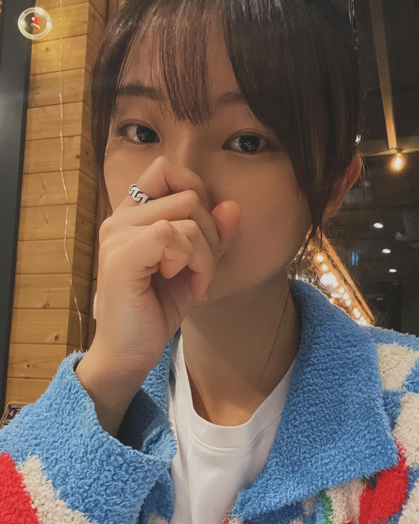 여러분 너무 예쁜 실버주얼리 브랜드 마르스마크 반지를 소개해 드려요,,♥️
딱 고급스럽고 커플반지 하기에도 딱 좋겠네요 남자 한테도 올리고 여자 한테도 어울리고 저는 실버의 색감이 참 고급스러워서 좋은거 같아요🥰🥰 센 느낌 일 때 촬영하려고 요즘 요긴하게 잘 사용하고 있습니다 후훟 
저는 조금 심플한 느낌에 반지를 착용 해 보았는데
마르스마크 홈페이지 가시면 화려하고 예쁜 반지 디자인들이 다양하게 많아요!! 한 번 구경해 보세요🥰🥰

#마르스마크 #실버반지 #크리스마스선물 #협찬 #리뷰노트