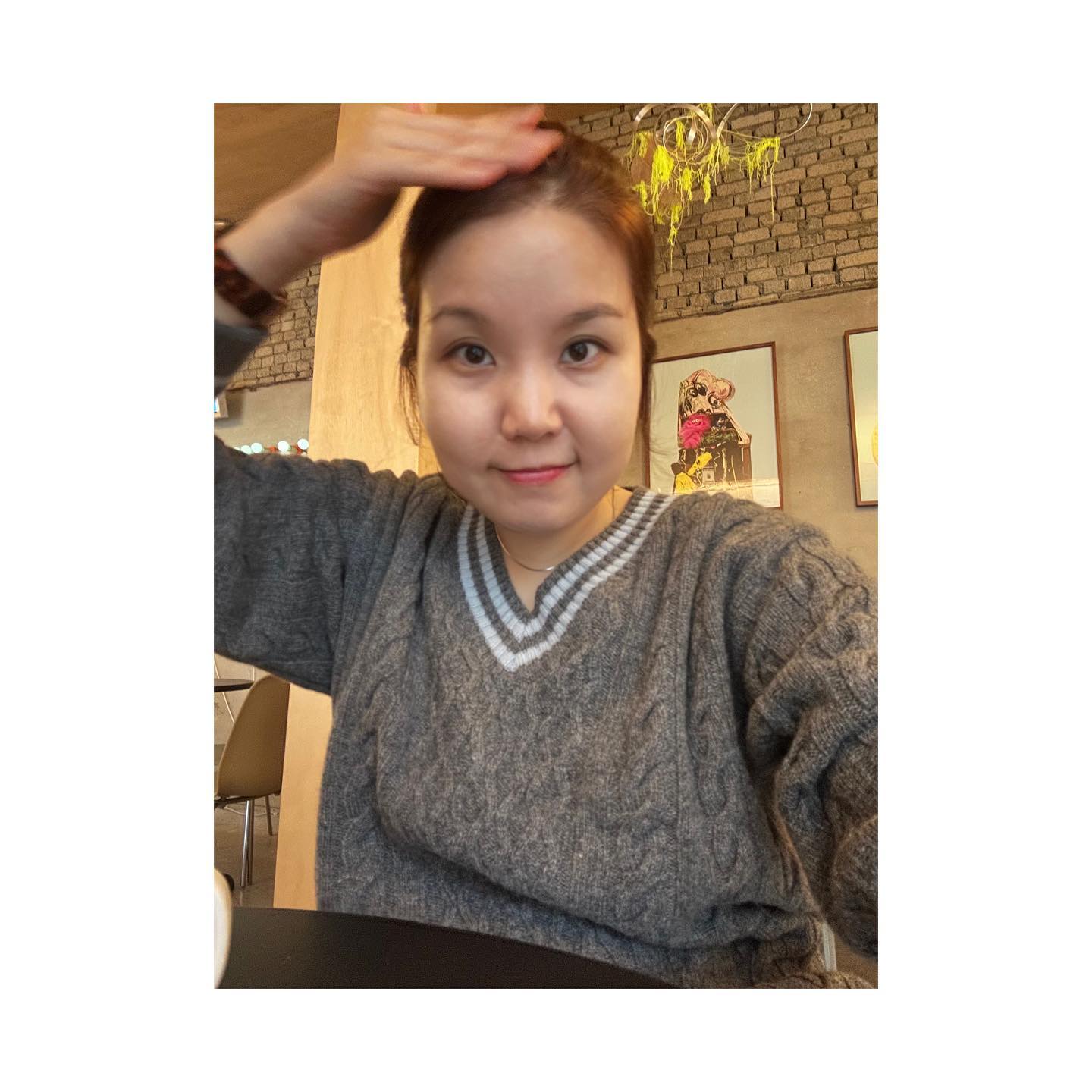 민지킴씨랑 먹으러💕 

#갑자기비가왔고
#둘다넘어질뻔하고 😂
#또보겠지떡볶이 뚝섬역에 생겼고요
#takk카페 커피맛있네
#24년째연휴메이트✌🏻