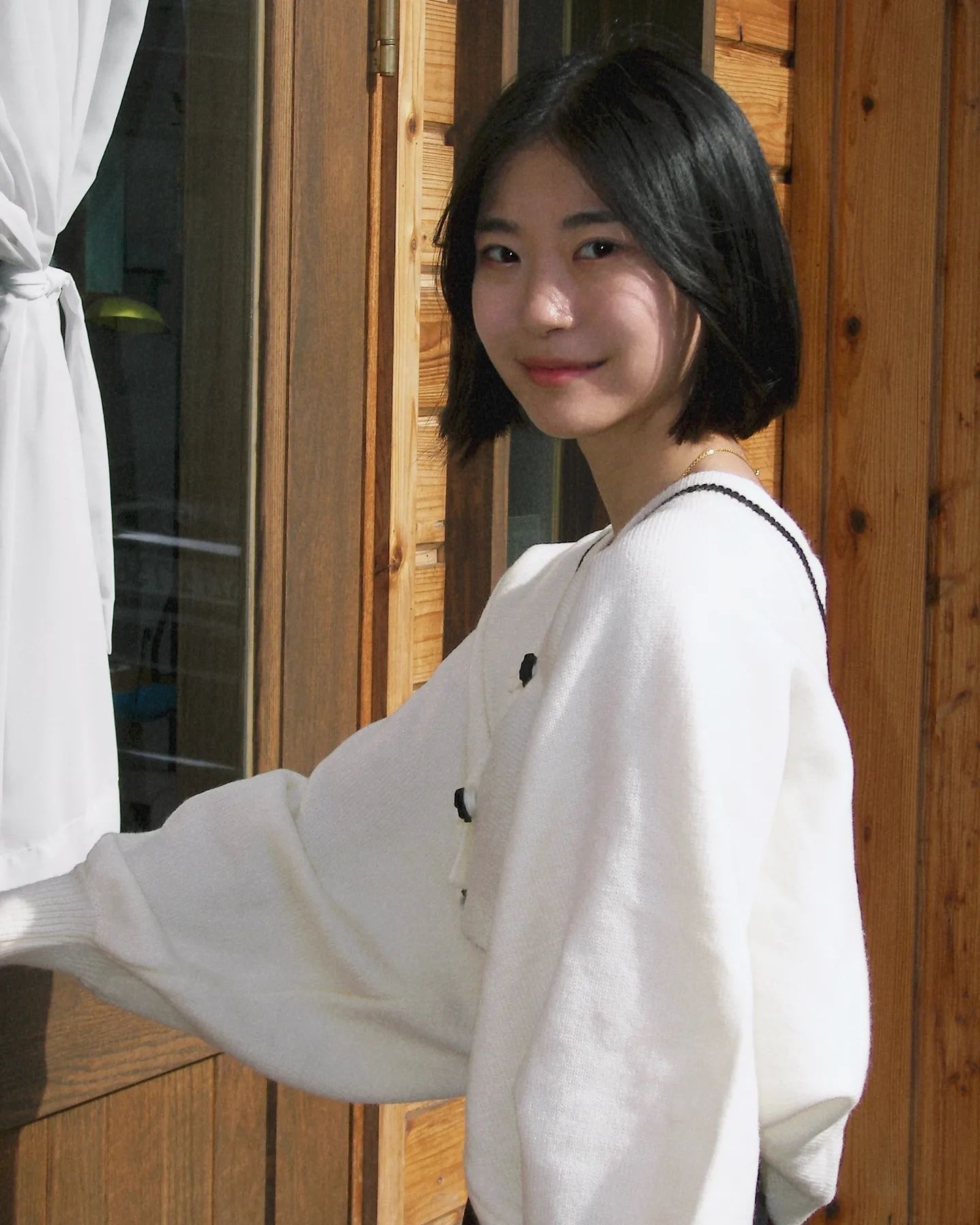 사람은 사람과 함께일 때 온전해질 수 있다는 말은 삶을 끝까지 살아내라는 미끼와도 같은 것이 아닐까.
 
《순간을 잡아두는 방법》_오수영
 
photo by arolloffilm.a