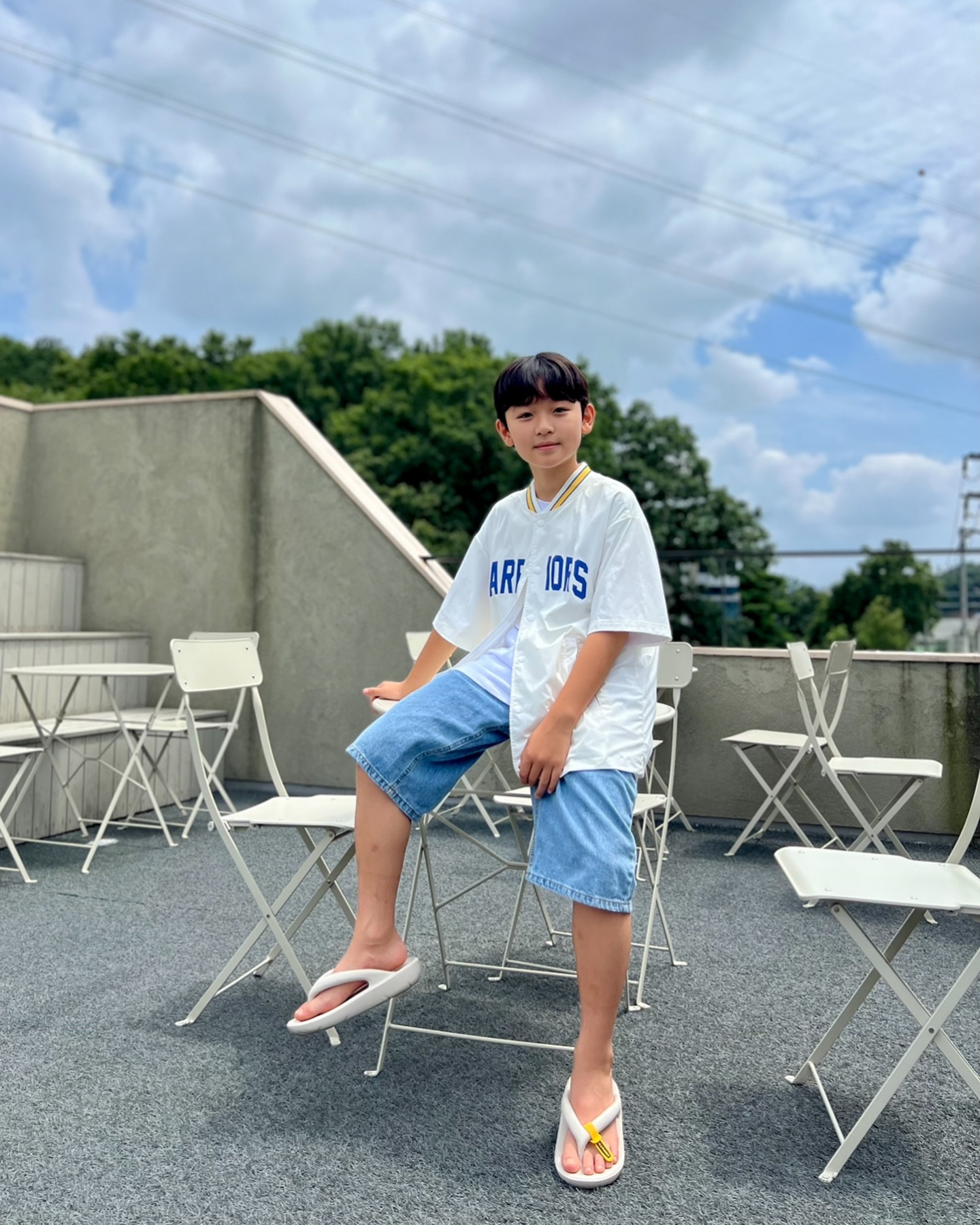 #광고 nbakids_kor 

.
.
.

-날이 흐리든 좋든  언제 입어도 예쁜 바시티 💙

-바시티 맛집 nbakids의 여름 반팔 바시티 셋업

-어떤 하의와도 찰떡쿵이라 자주 입게되는 올여름 준서의 교복템

📌준서 147cm 35kg 160사이즈
📌K242JP002P (화이트)
📌K242PT002P (블루)
📌NBA 로고포인트 에어로쿨 반소매 티셔츠
📌리플렉션 러닝 스니커즈 240

.

nbakids_kor

.

#NBAKIDS #NBA키즈#느바키즈#느바루키 #NBA키즈셋업#키즈셋업#키즈티셔츠#키즈반팔점퍼#키즈반팔티 #NBA키즈티셔츠 #NBA키즈반팔티 #키즈여름룩 #키즈나들이룩 #어린이날 #어린이날코디 #NBAKIDSANDME #느바키즈앤미 
#NBA키즈러닝화 #키즈운동화#키즈신발#키즈러닝화#키즈스니커즈