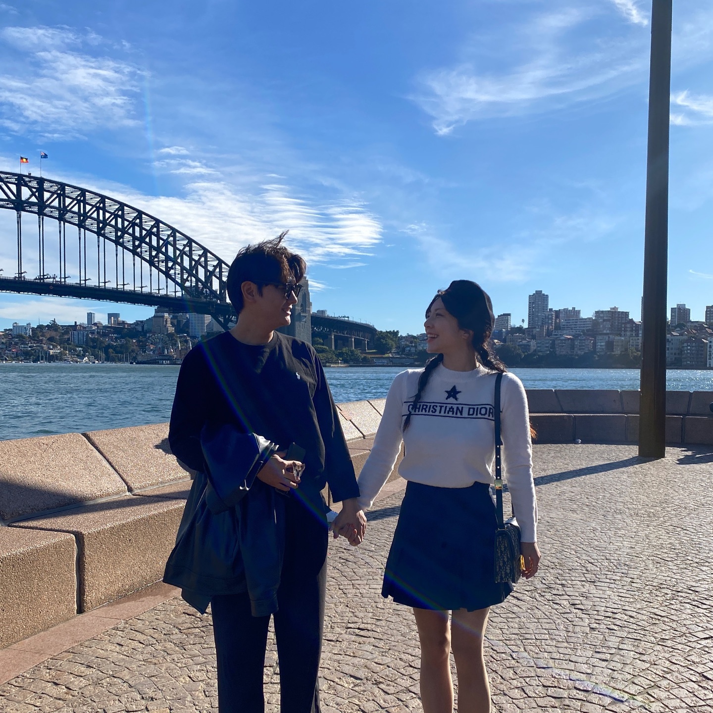 그냥 좋아서 미친듯이 걸어다녔던 맑은 날의 시드니💙

#🇦🇺
#오페라하우스 #하버브릿지 
#퀸빅토리아빌딩 #타운홀 #록스거리 
(나중에 까먹을까봐 써놓기)