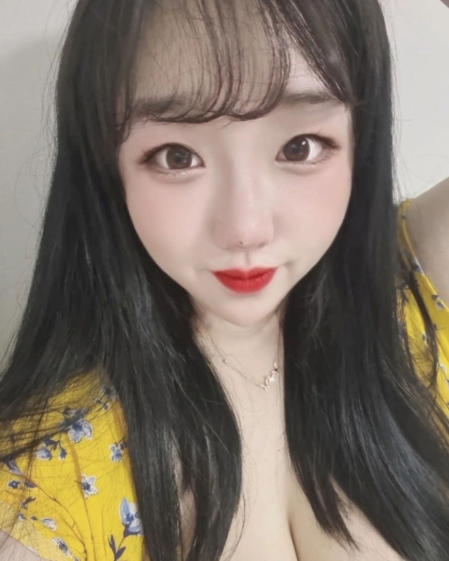 핫ㅅ썸머 핫 핫 썸머 💃🏻 스르륵ㄱ.. 낮잠이나 자러가자 ..zZ