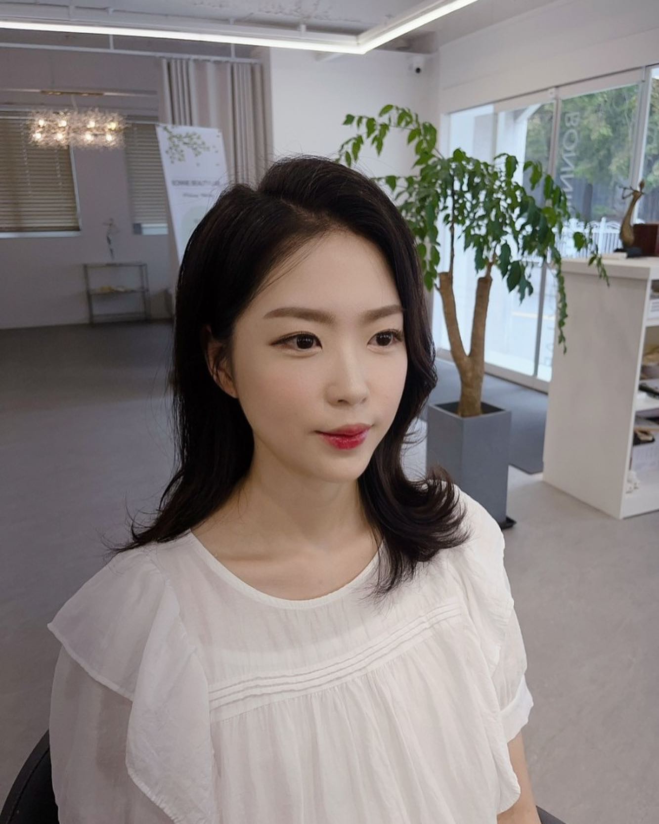 #원주메이크업#메이크업#메이크업샵#보니뷰티랩#원주왁싱#원주속눈썹펌#원주눈썹문신#단구동메이크업#단구동왁싱#단구동속눈썹펌#단구동눈썹문신

#보니뷰티랩 에서 증명사진 갱신할 겸  메이크업 받았어요 ☺️
화장이 잘 뜨는편인데 베이스부터 탄탄하게 메이크업 해주시고 눈썹도 여성스럽고 깔끔하게 다듬어주셨어요 !