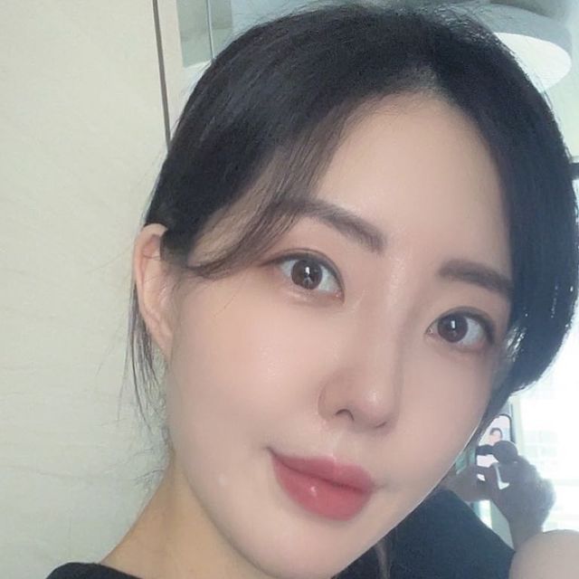 𝐽𝑎𝑛𝑒 on Instagram: "#제품제공 매드피치 스타일핏 파운데이션🫶🏻 이제는 무엇보다도 잡티커버가 중요하게 여겨지는데 인위적인 커버가 아니라 내피부처럼 자연스럽게 연출되었으면