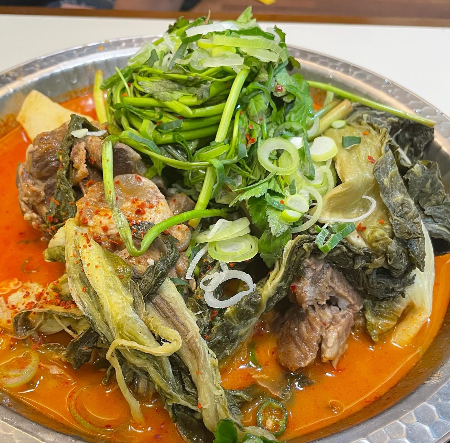 .
대전둔산동맛집 24시간영업 미나리감자탕에 이색적인 토마토바질뼈찜 먹을수있는곳

삼삼뼈국 둔산점
주소 : 대전 서구 둔산동 1370 A동 101호
영업시간 : 24시간
전화번호 : 0507-1358-4676
메뉴 : 해장감자탕, 미나리감자탕, 토마토바질뼈찜, 뼈칼국수, 뼈국 등
#블로그협찬받았으나인스타리뷰는내뜻 #둔산동맛집 #둔산동24시간맛집 #둔산동감자탕 #삼삼뼈국둔산점