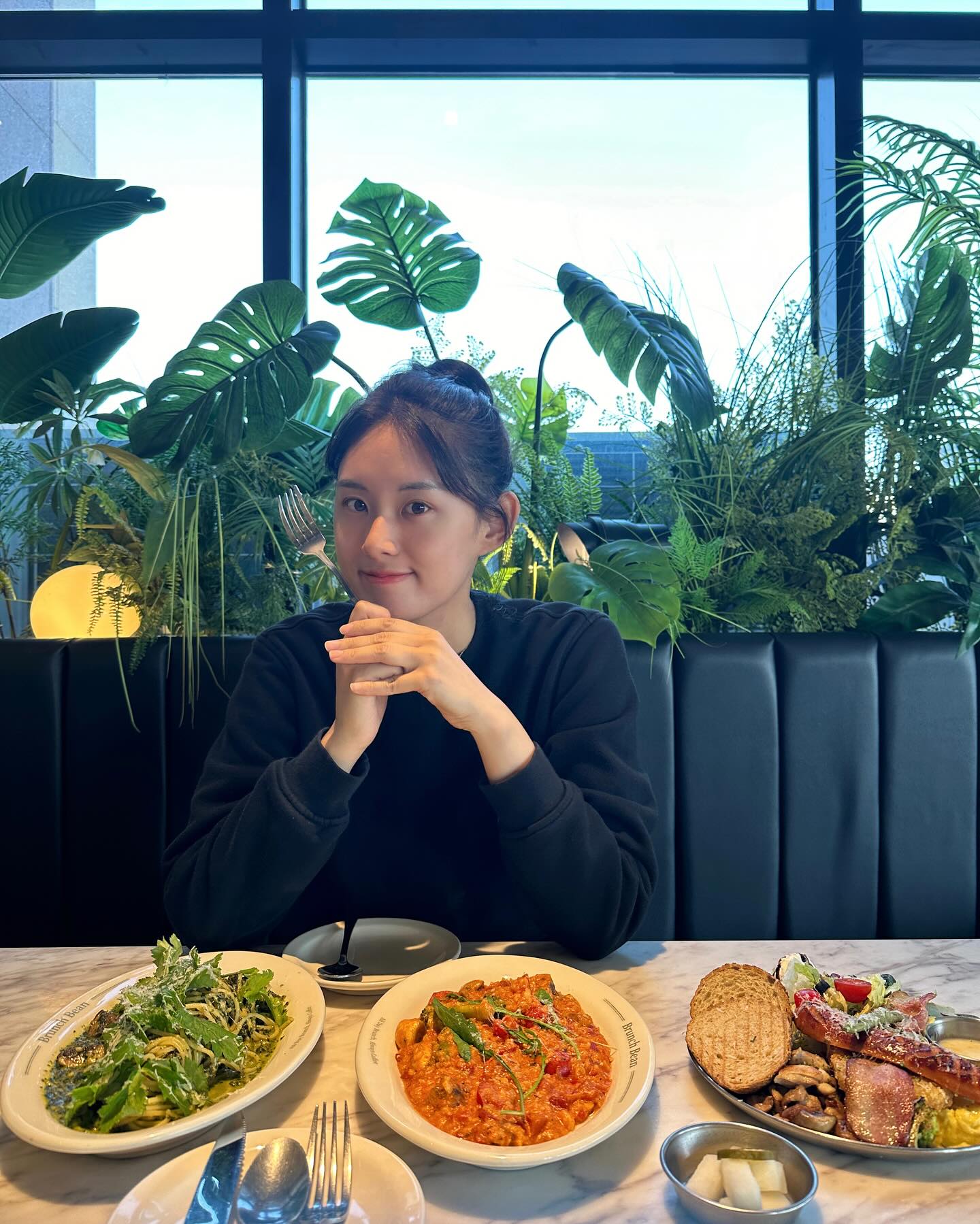 #협찬 브런치하면 브런치빈!! "전국 1등 브런치카페 브런치빈" 역시나 가격대도 착하면서 맛있고 이쁜 인테리어들 덕분에 사진 찍기 좋은 곳 이여용🥴💙

연말연시 단체모임하기 좋은 장소!
데이트하기 좋은 장소!  곧 크리스마스인데 이쁜 추억 만들어 브런치빈에서 데듀해봐용!

#협찬 #일산브런치 #일산브런치카페 #일산브런치맛집 #일산호수공원브런치 #일산카페 #일산맛집 #일산파스타 #일산데이트 #브런치빈일산점 #브런치빈
