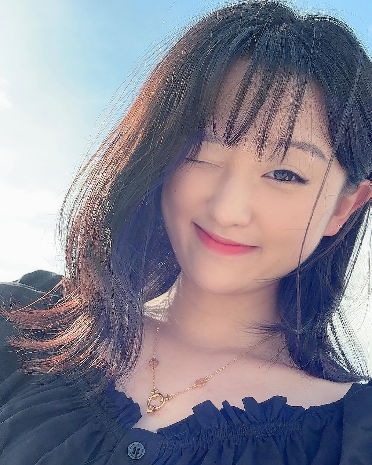 긴머리가 별로라는걸 이제 알았다

댬달에 검정으로 염색해야즹 🐷🐷🐷