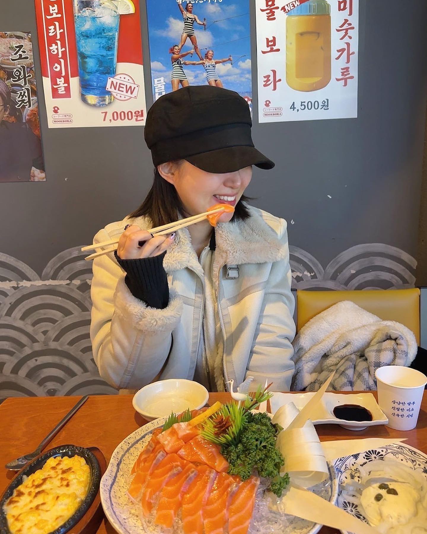 #협찬 #물보라

제가 가장 좋아하는 음식이 연어라서 많이 먹어본만큼 미세한 차이를 느끼는데 물보라 연어는 진짜 신선했고 도톰해서 식감도 좋았어요🩷

올해 광안리점을 오픈했고 광안리만의 시그니처 메뉴를 더 보여주실 예정이에요👏🏻 
🌟포장과 배달도 시작할 예정이니, 바다 보면서 먹으면 너무 좋을 것 같아요😍🩵✨

#서면포차 #서면술집 #서면핫플 #서면맛집