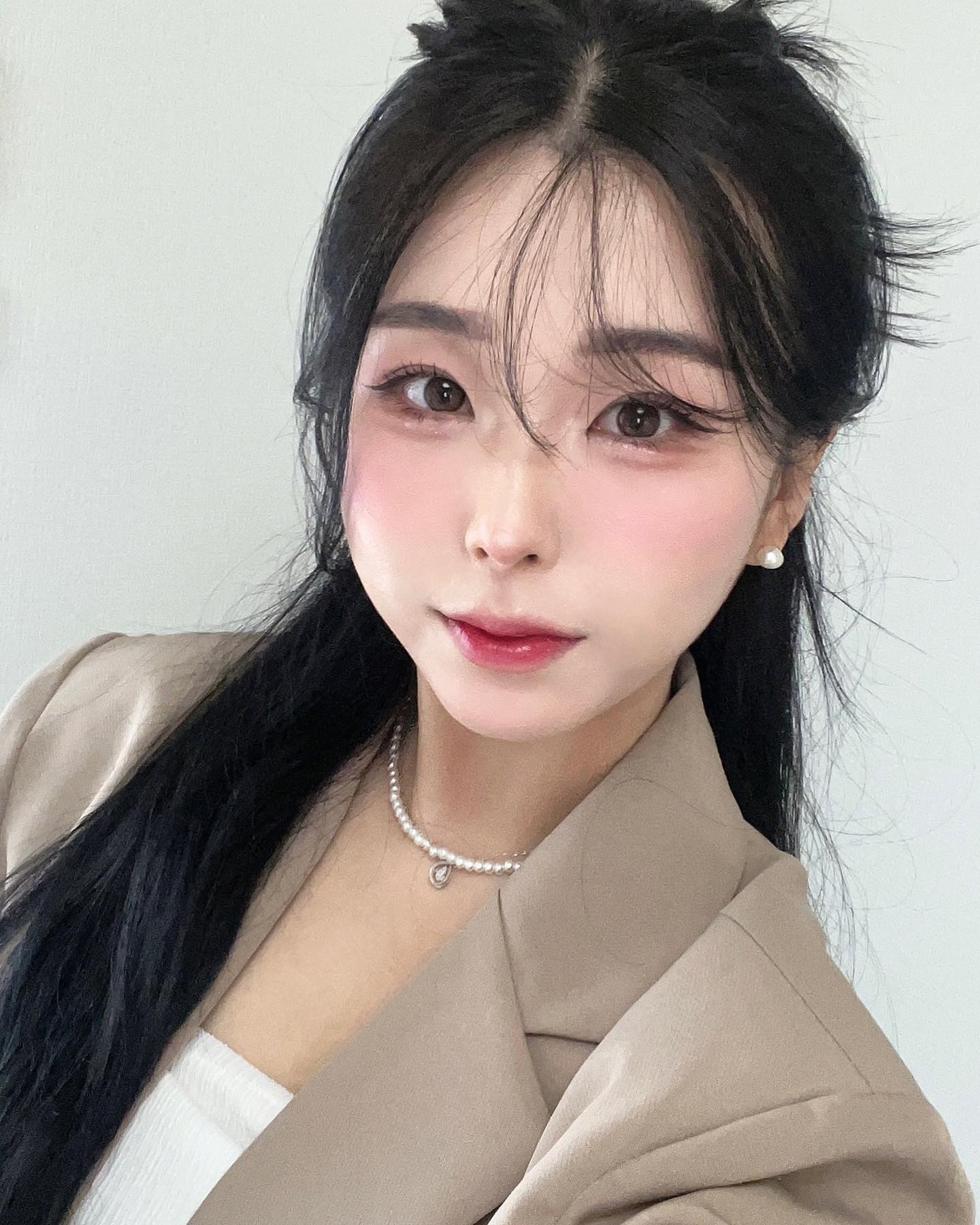 서연피셜 포르쉐있는 네일샵 사장님같은 사진