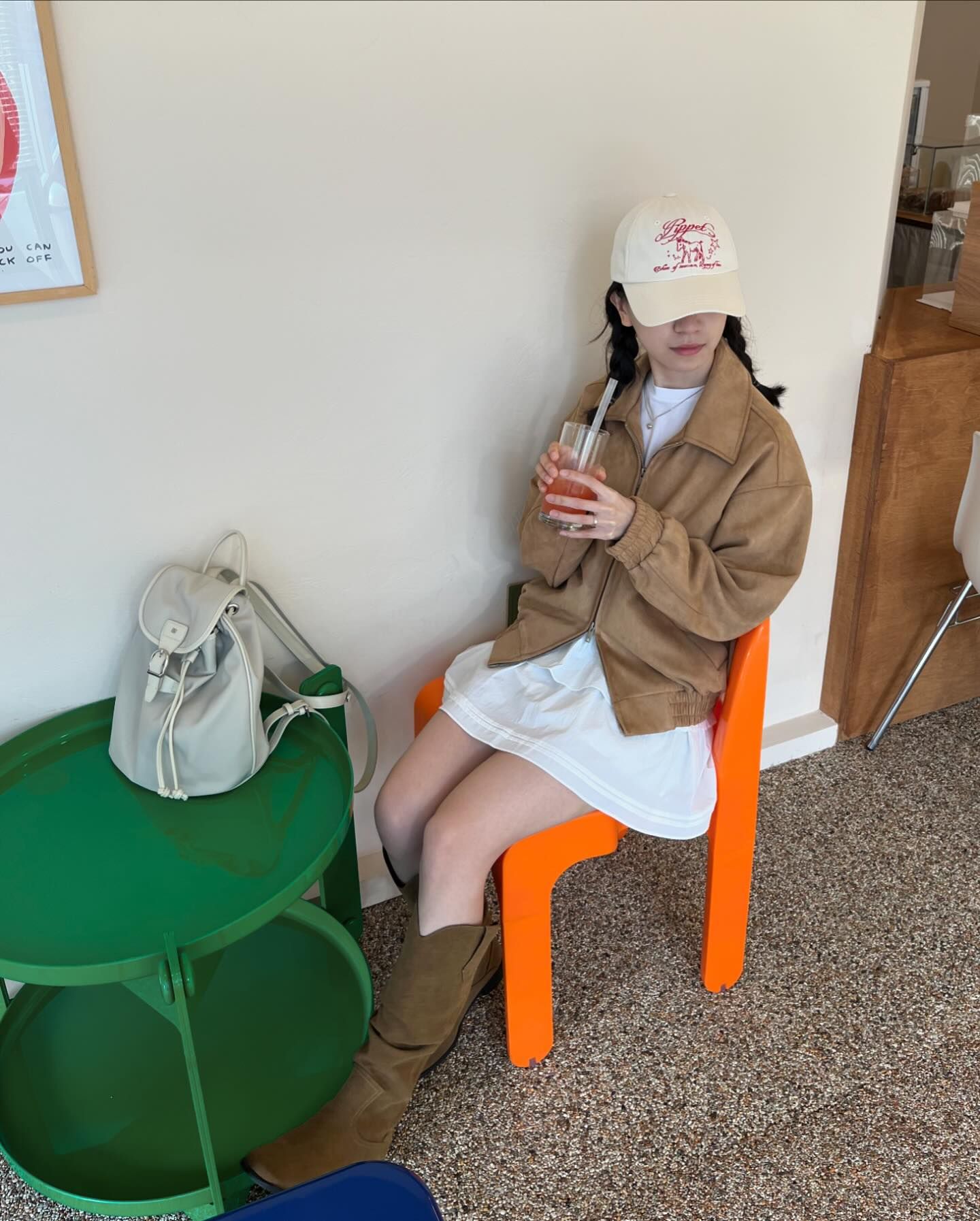 지연 | #광고 왜 또 갑자기 추워지는데 🥹 ⠀ #비바브라운#비바브라운자켓#자켓#숏자켓#스웨이드자켓#블루종#크롭자켓#비건스웨이드 #jacket#outer#suedejacket#パンツ#비바브라운x텍토리 | Instagram