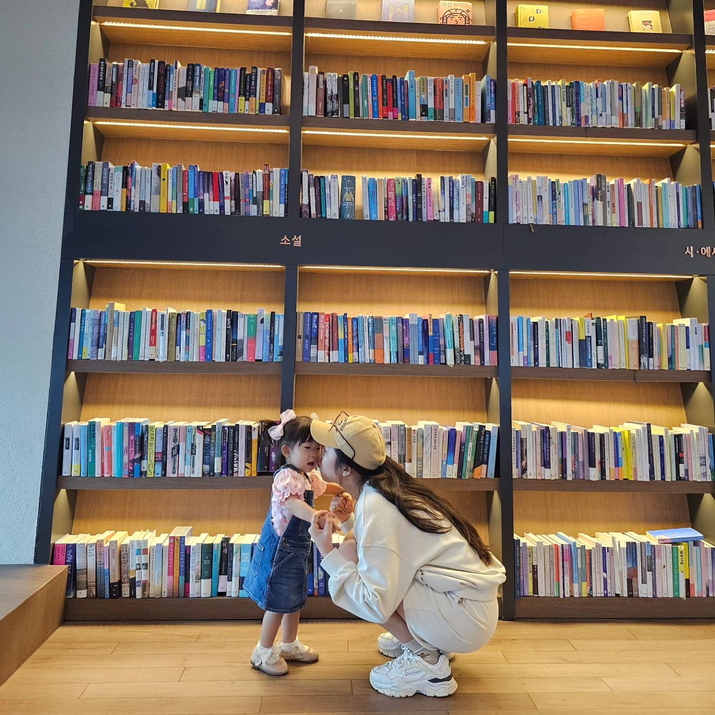 489 𝘿𝙖𝙮𝙨ᰔᩚ
돌산할모니랑 삼춘이랑 롯데몰
엄마는 필테복을 득템하고
아빠는 출근룩을 득템하고
이더는 장난감 득템👍