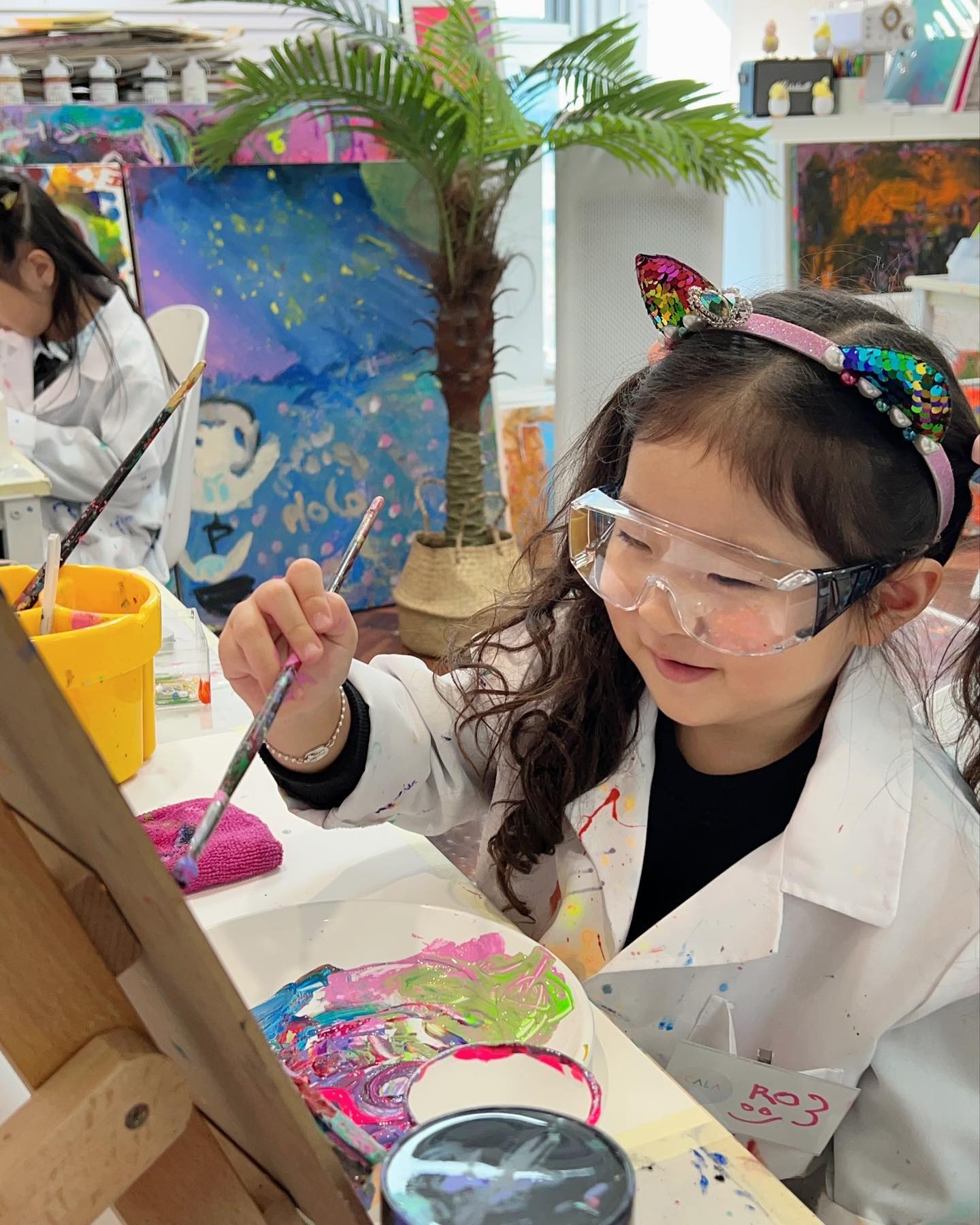 행복해 하는 #미술수업 🎨 

바빠진 엄마 힘들까봐 #엄마도와주기 한다며 하루 두번씩 
방청소 싹 해두고 #용돈 달라는 사랑스럽고 웃긴 #내딸 ㅋㅋㅋㅋㅋㅋ
