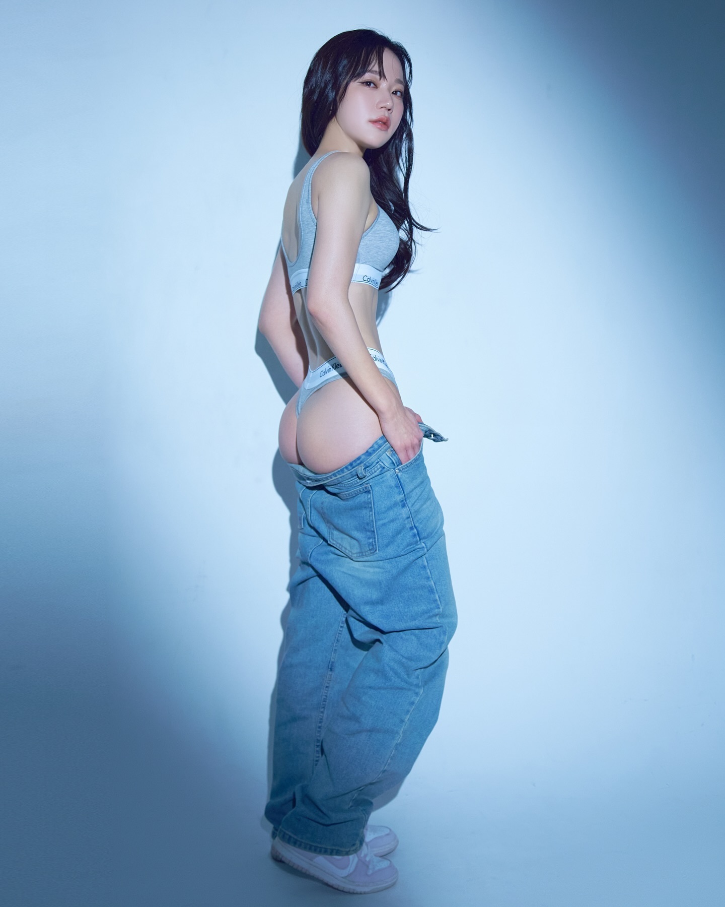 복근이냐 둔근이냐 메인컷 고민을 많이 했능데 결국 둘 다🤭 

studiomoki_official 
g_gangrr