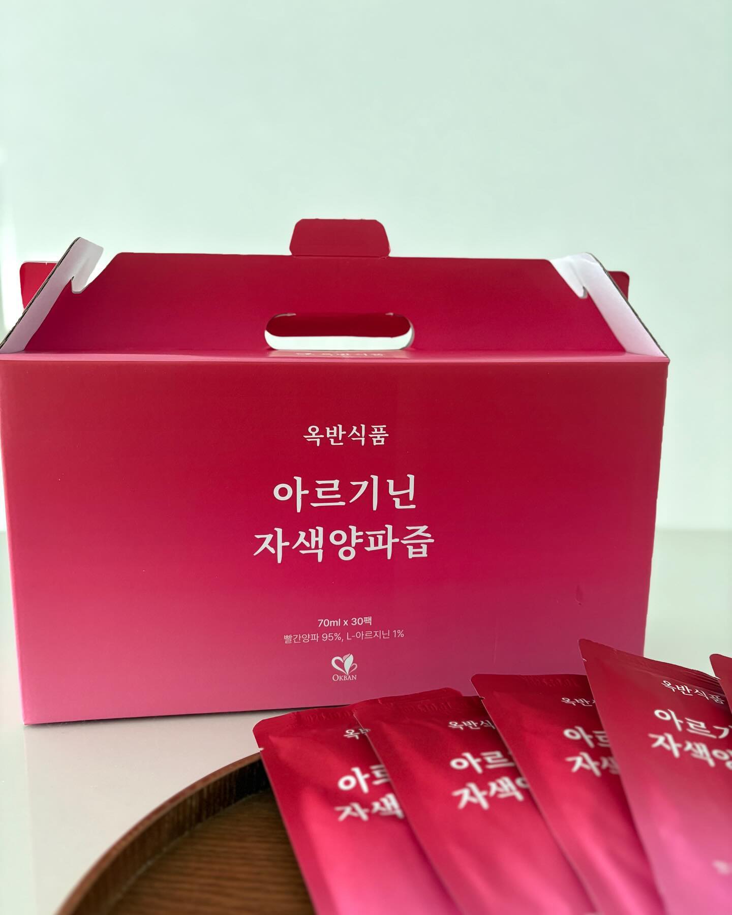 #광고 

새콤달콤 사과가 들어간 
맛있는 양파즙으로 
운동보충과 피로회복 같이 챙겨요 🦾

일반 양파즙보다 
양파즙 흡수율을 높이기 위해
아르기는 성분을 담은 
옥반식품 양파즙 ‼

노벨의학상 수상자도 강조하는 
준필수 아미노산인 아르기닌과 
사과가 들어가 더 맛있는
영양가득 자색양파즙이에요 

무안 양파의 겉껍질을 함께 넣어 달여
더 간강한 양파즙을 맛볼 수 있어요 👍

과로에 지쳤을때, 
피로회복 하고싶을때 
합성첨가물 사용하지 않은 
건강한 무안양파즙으로 관리해요 
부모님 건강 선물로도 굿 🎁

#양파즙#자색양파즙#아르기닌#무안양파즙#빨간양파즙#무안양파#무안황토양파즙#양파의효능#L아르기닌#엘아르기닌#활력증진#고함량