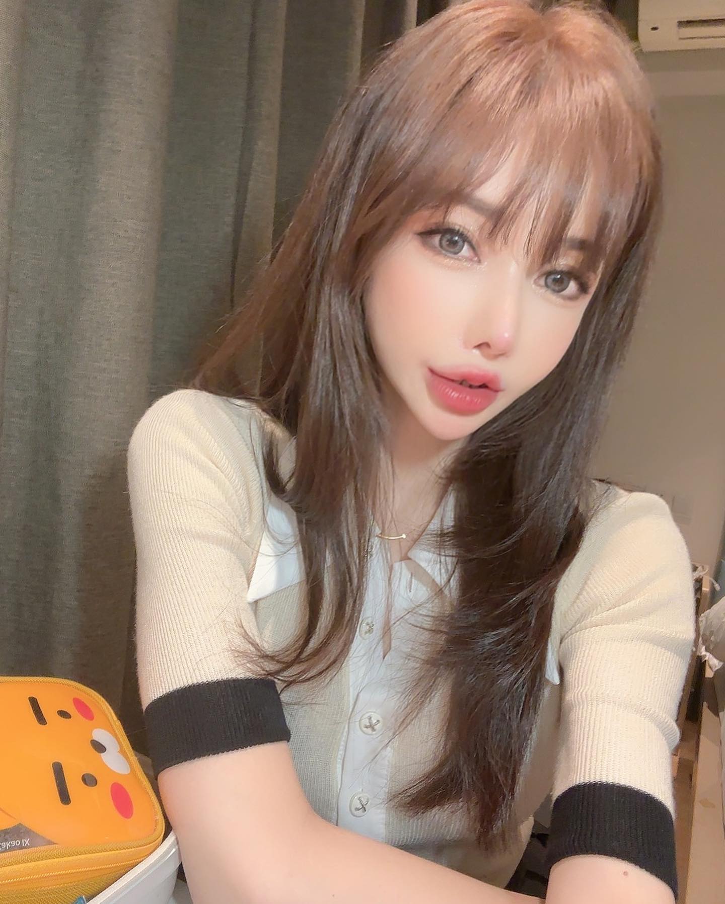 요새 어째 
taki7_7  탁이쌤에게 죄다 헤어받은 사진만 인증중 🫢 

얼태기때는 역시 
자신에게 어울리는 #hairstyle 과 #haircolor 가 찰떡 👏

💇‍♀
-
.
.
.
#kudohair #쿠도헤어 #탁이원장
#쿠도헤어탁이원장
#kudo #쿠도
#청담헤어샵 #hairstyle 

taki7_7 
kudo_hairsalon