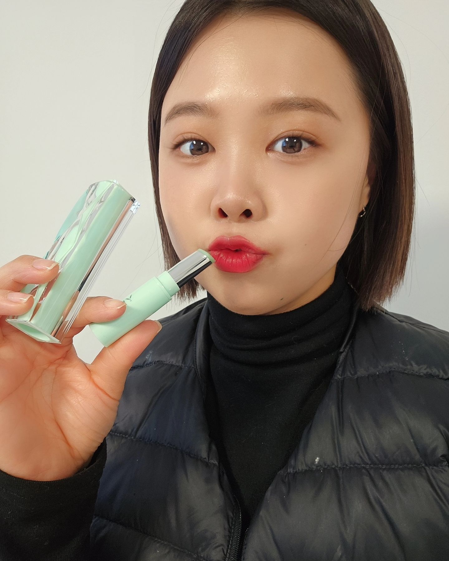 #협찬
아니 요새 진짜 입술 각질부자 된사람 ..나~~~
솔직히 다른제품들 많이써봐도 계속 불어나고 진정잘안되고 
나가서도 쉽게 입술관리해야되는데 너무 고체라서 바른건지 안바른건지도 모르는 약국제품들 치워버리고
 와이엔엠(YNM)] 프레쉬 그린 립밤 한번 써보세요!!

세라마이드, 판테놀 성분으로 고보습 고영양, 사계절 사용가능한 착한 성분의 비건립밤인데다가 피부 저자극 테스트까지 완료했단말이죠!?!? 
그래서 무자극판정, 연약한 트고 피나는 입술에도 안심하고 사용 가능하구  인공색소 및 인공 향료 이런것들 하나도 안들어갔다고용!!!
올리브영 온라인몰 입점을 했기에 자사몰과 올리브영에서 구매가능하답니당😁

ynmbeauty_official

연약한 내입술 지켜보아용♡
ㆍ
#협찬 #올영비건립밤 #올영립밤추천 #YNM립밤 #프레쉬그린립밤 #비건립밤 #그린립밤 #여자립밤 #가족립밤 #입술관리 #입술영양 #립밤선물 #여자친구선물 #YNM #셀스타 #셀스타그램 #립 #선물 #친구 #친구선물 #입술보호