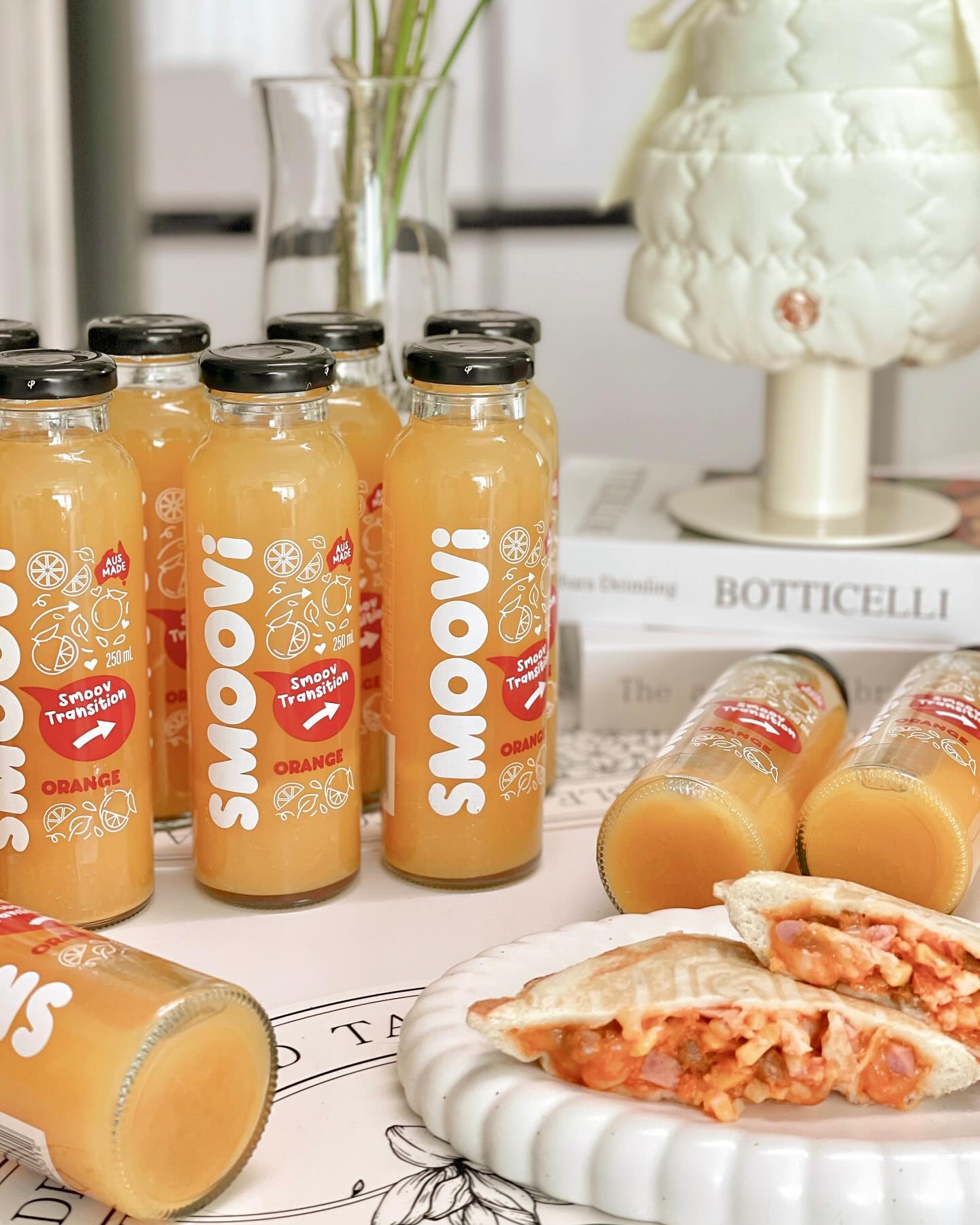 #제품제공 smoovi_kr 
한 번 마시면 자꾸 마시고 싶은 스무비🧡

스무비(smoovi_kr) 오렌지주스는
물이나 설탕 등의 인공첨가물이 들어가지 않고
100% 오렌지만 착즙해서 상큼하고 맛있어요!

직접 오렌지를 갈지 않더라도
이렇게 간편하고 맛있게 즐길 수 있다니
너무 좋지 않나요?🥹🧡

토스트랑 같이 먹으니 완전 찰떡이에요..🥪🍊🧡

스무비주스는 쿠팡에서도 만나보실 수 있답니다!

#스무비 #착즙주스 #모닝주스 #프리미엄주스 #오렌지주스 #사과주스 #과일주스 #무설탕주스