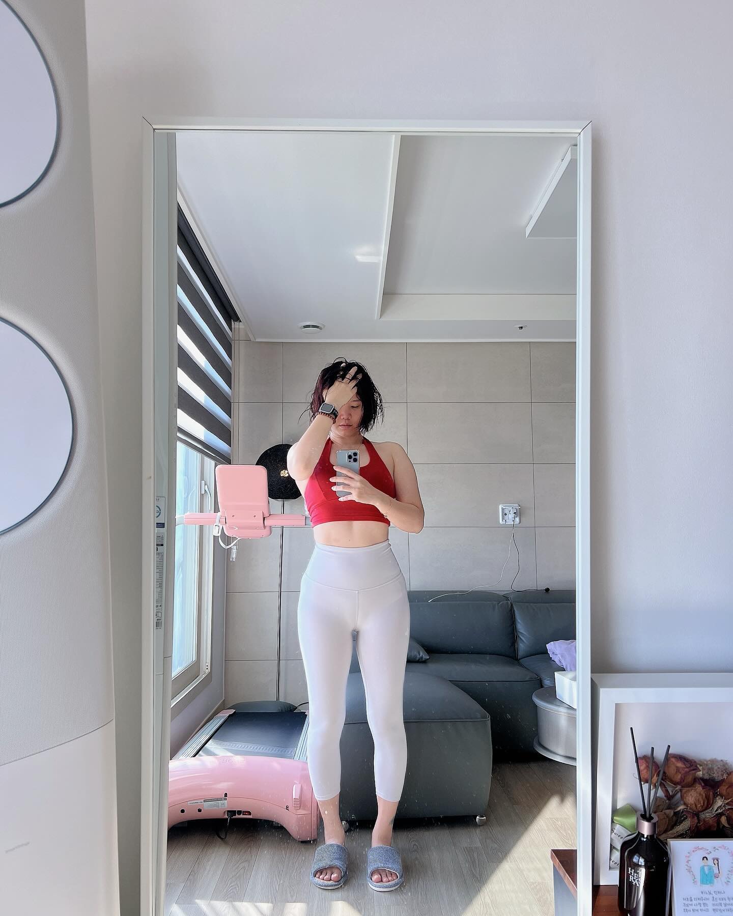 월요일 #눈바디 

1.2 눈바디 3.모닝루틴 4.아침식단 5.6.7 지산 스키장 

주말에 지산 스키장에 다녀왔는데 긴장을 해서 타서 그런지
온몸에 근육통..☺️ 일요일에 침대와 한몸이 되었네요🤍

그래도 잘 쉬어서 오늘은 많이 회복 됐어요😆

생각이 너무 많은 요즘 제가 뭘 하는지 모르겠더라구요

쉬고 싶은데 불안하고 머리속에 귀찮아 라는 세글자가
자주 나타나요 

참 모순적… 여행을 다녀와도 혼자 산책을 해도 나아졌다
다시 생각에 잠기고 갈팡질팡…

다들 요즘 어떠세요?

#몸매관리 #자기관리 #멘탈관리 #나자신과의싸움