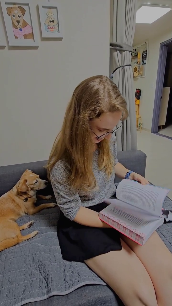 Unboxing i reakcja na moją książkę "Polka w Korei. Jak się żyje w kraju K-popu, kimchi i Samsunga". 🥹❤️
#korea #koreapołudniowa #polkawkorei #booktok #książka #bookstagram #recenzja #życiewkorei #reakcja