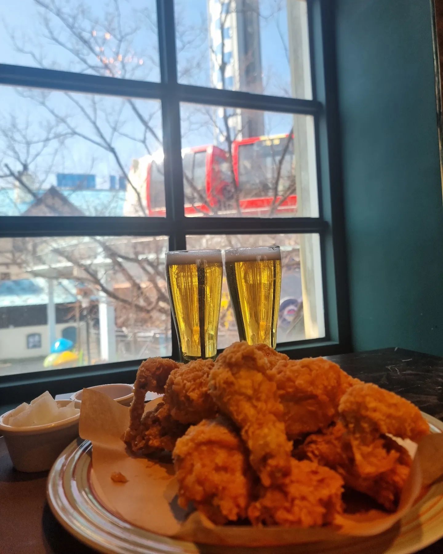 점심에 치맥, 
디저트로 망고빙수,
놀이기구 10개이상,
백화점 & 잠실 지하상가 쇼핑,
돌아오는길 예쁜노을까지!!

완벽했던 하루💕

#치맥 #망고빙수 #놀이기구타기
#백화점쇼핑 #지하상가쇼핑 #예쁜노을 
#완벽한하루 #추억남기기 #추억플러스