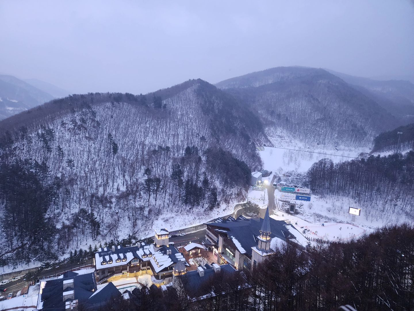 강원도는 눈이 가득가득하군!
#강원도 #강원도여행 #하이원힐콘도 #가족여행