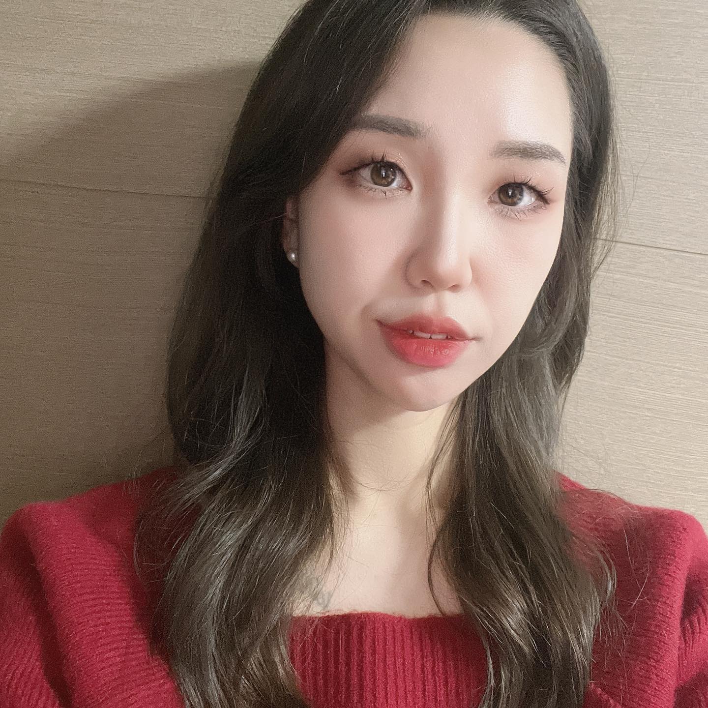 랜만에 올려보는 셀카,, 다들 더 행복한 연말 보내세오 ♥️