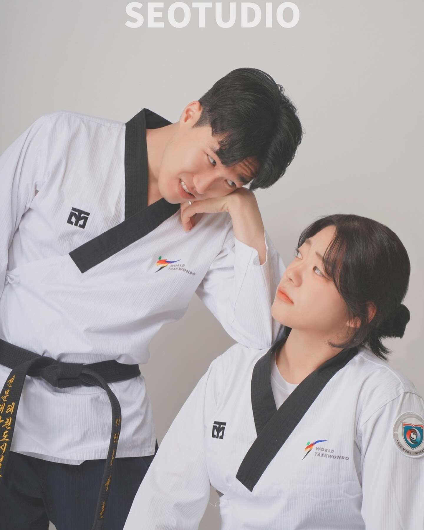 우리들의 첫 번째 도복사진
🖤🩶🤍🥋🤍🩶🖤

예쁜 사진 감사합니다📷📸🖤
seotudio_style _seotudio_
#커플사진 #커플도복사진 #프로필사진 #도복사진 #태권도도복 #태권도 #무토