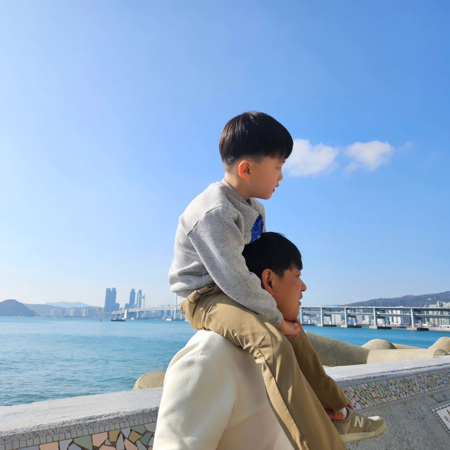 다음날 출근때문에 혼자만 일찍 돌아온 부산~
날도 좋고, 같이 간 사람들도 좋고~

올해도 가면 좋겠다 ㅎㅎ

#부산여행
#상익회