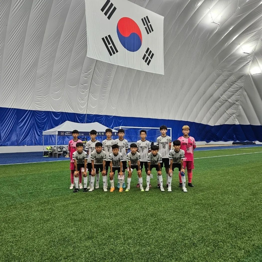 #팀스타주니어
초등 마지막대회.
#에어돔경기장
생방으로 해설까지 굿이었음.

#경주 #화랑대기
직접 관전은 못했지만
방송으로 다 챙겨봤음.

부상후 경기하는거라 마음 졸이고 봤는데
그래도 열심하 하고 온거같구만

아들 이제부터 시작이닷.

#유소년축구 #골키퍼김지후