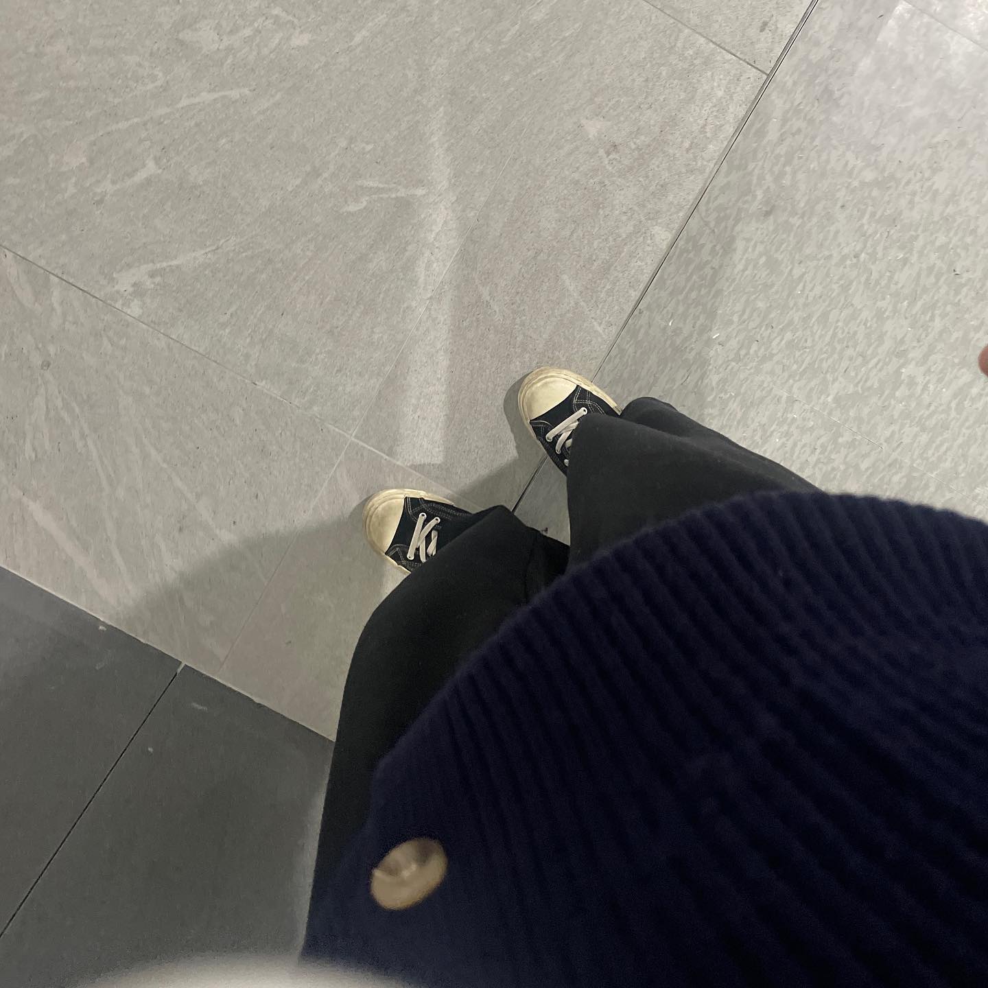 제가 이번에 가디건을 장만했거덩여 
근데 이거핏도 넘 좋아서 울공주님들께 추천드려여!

에이블리에서 사꾸 착샷은 귀찮아서 안찌굼 ㅎ 
할인할때 삿는데 가격이 올라버려따 !!!😮

반팔에 걸텨입으면 넘 편하구 조아요 !
다만 귀여운 소매가 국물에 풍덩할수도 ♥️