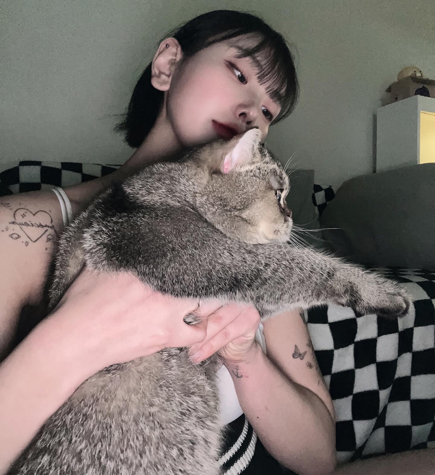 냥두식 포획 성공 🖤
.
#무채색