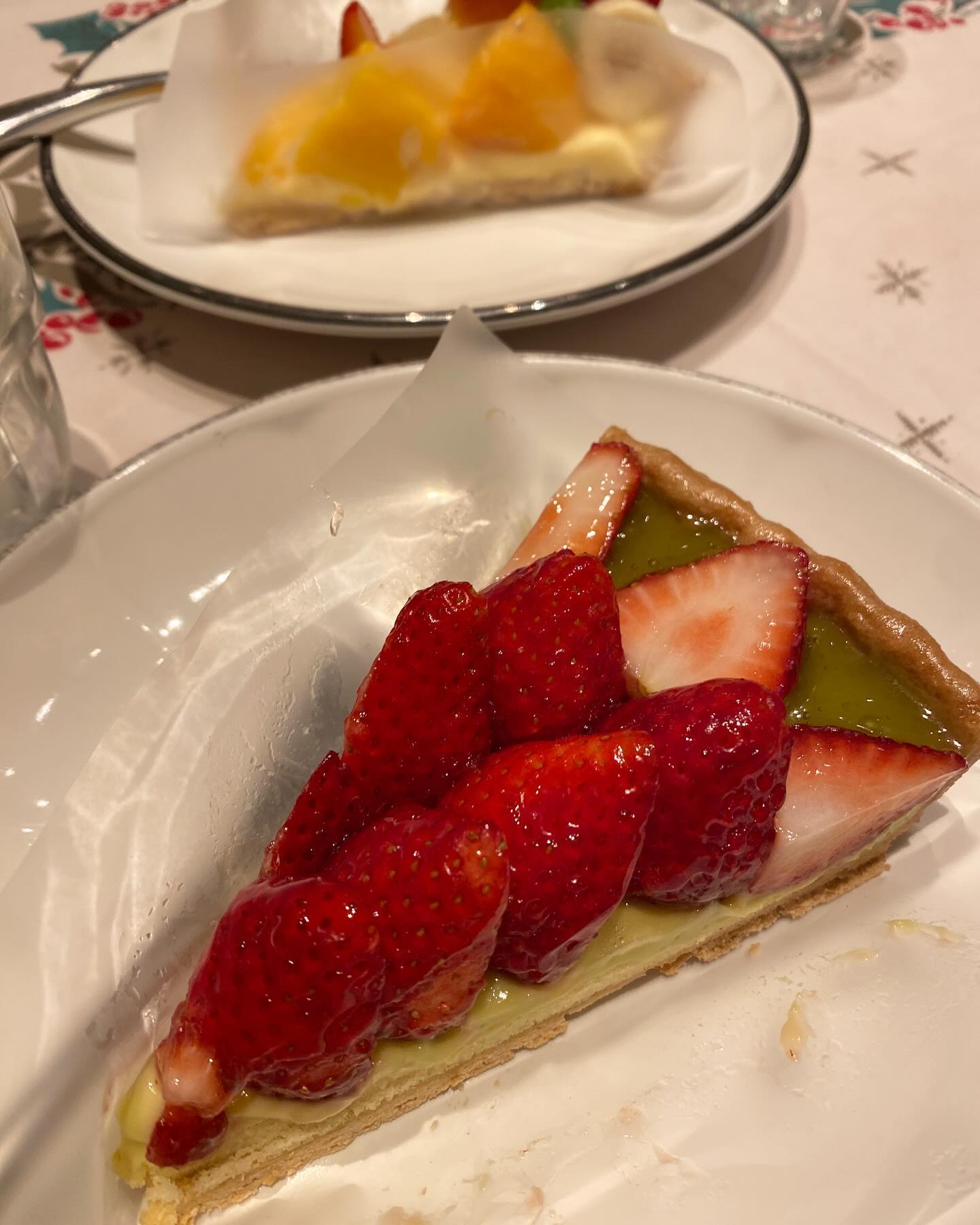 키르훼르봉 유명한 타르트 가게 🍓

과일 자체가 정말 맛있다! 근데 디저트가 맛있는건 잘 모르게뜸 🤔
하브스도 내 기준 막 엄청 맛있지는 않더라구.. 헿

#도쿄디저트 #긴자 #도쿄긴자 #긴자맛집 #일본여행 #도쿄여행 #일본디저트 #도쿄카페 #도쿄패스 #도쿄맛집추천