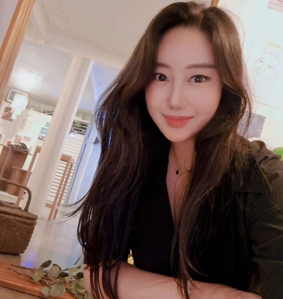 매주 다양하고 멋진 모임이 열리고 있는, 넷플연가🫶
-
울 기욤뽀짝 예나 yoursohwa 가 다니는 곳인데, 
들어보니 험한 세상 아무나 새로운 사람들 만나기는 무섭지만,
루틴한 일상이 지겨워서 새롭게 취미맞는 인연을 찾고싶은 분들에게는 정말 좋은 매개체가 될 것 같은 곳이었다!!🩷
-
내 쪼꼬만 영향력이라도 도움이 되기를ღ
흥해라, 넷플연가!! 
-
나도 올봄에는 넷플연가로 취미맞는 새로운 친구들을 만들어야지! •ᴗ• 
-
#소개팅말고 #넷플연가 #대세는 #셀프소개팅 #화이띵