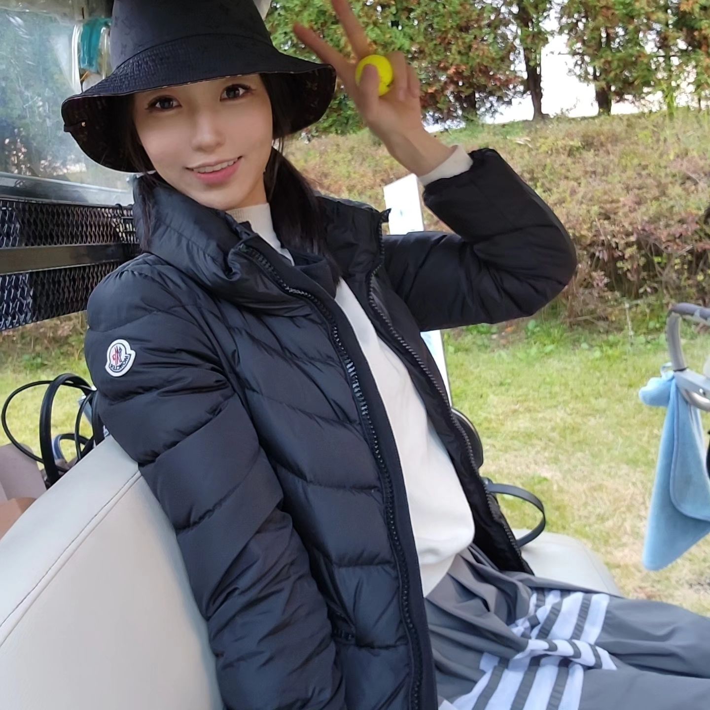 #골프 피드 가 요새 너무안올라온대서
업뎃...!ㅎㅎ
다른취미들때문에 라운딩횟수가 많이줄긴했는데,,
것보다... 이제 공좀띄운다고 겜블러용봉 맨날 내기라.. 사진찍는재미가 조금 밀려나버려써여...
구래도 내일보다 미래보다 오늘이 제일예쁜30대니까... 남은#가을골프 사진많이남겨봐야져..!
#버디#나이스버디

#골프스타그램#라운딩#골프웨어#라운딩룩#골프패션#golf#잔디#골프장#필드룩#필드패션