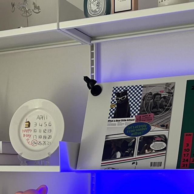 봄날 on Instagram: "#광고 2024는 굿바이브로 시작😍 good vibes💜 예전부터 가지고 싶었던 네온 조명 🎁 LED네온사인이 아크릴 박스에 담겨있어 이동하기쉽고 분위기내기 넘 좋은 아이템👉👈 US