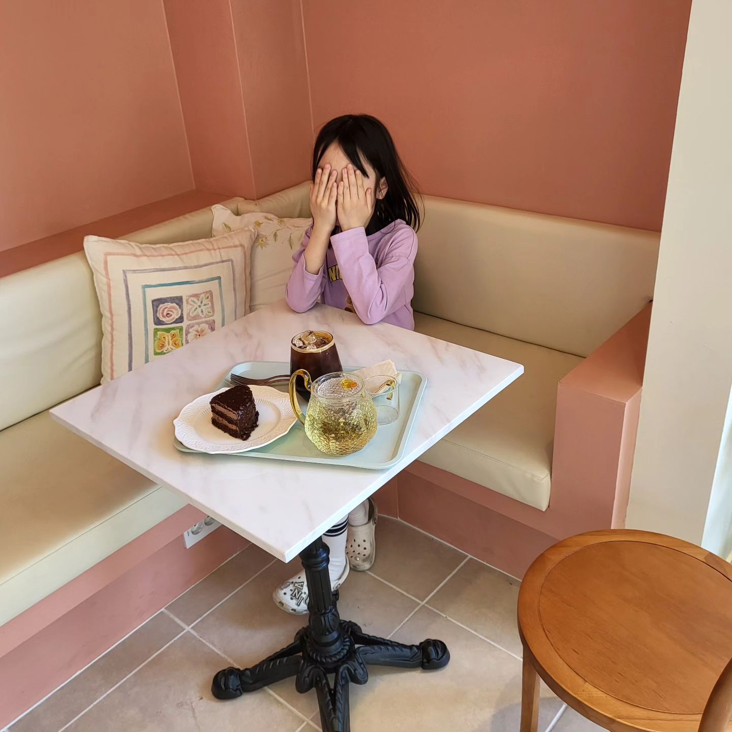 주말 start 

리나 발치하고
난 여권 사진 찍고 

셋이 낙지 먹고
동편마을 #코트몽마르뜨 

날씨 좋-다 💜
