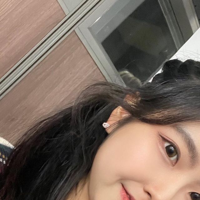 이서현 Seohyeon Lee on Instagram: "#광고 @ololalens_kr 데일리 컬러렌즈 추천 ! 👀 평소에도 사용하는 브랜드인 오로라렌즈에서 제품을 보내주셨습니다. 🤎 오로라렌즈 데이무드 시리즈 -