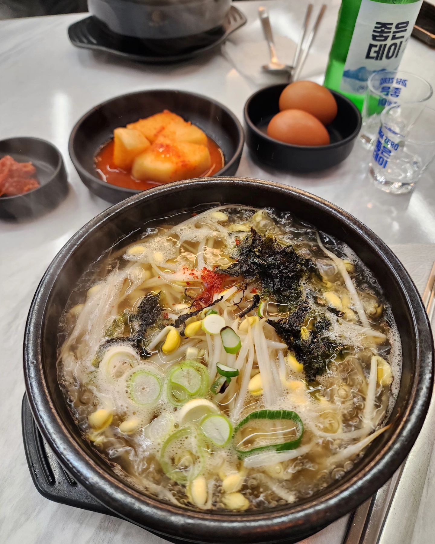 24시 한방전주콩나물국밥🍲
☔️❄️ 요즘같은 날씨엔 국밥이 최고
주문하는 즉시 끓여나오는 시원-하고 깔끔한
콩나물국밥맛에 반해버림😍 
처음부터 끝까지 숟가락을 놓을 수 없는 맛!
맛있는 24시 전주콩나물국밥 한 그릇 6500원

#24시한방전주콩나물국밥 #콩나물국밥 #국밥
지역맛집은 ‼️NO협찬‼️#내돈내산 후기로 올립니다
.
.
.
.
.
#진주맛집 #가좌동맛집 #신진주역맛집 #해장 #술상 #맛집스타그램 #맛집탐방 #술안주 #가좌동맛집 #맛집 #술 #소주 #안주 #맛집탐방 #야식 #맛있다 #먹스타그램 #먹스타 #맛스타그램 #오늘뭐먹지 #맛도리 #저녁 #술스타그램 #먹팔 #먹팔해요 #먹스타맞팔 #먹팔맞팔 #먹팔환영