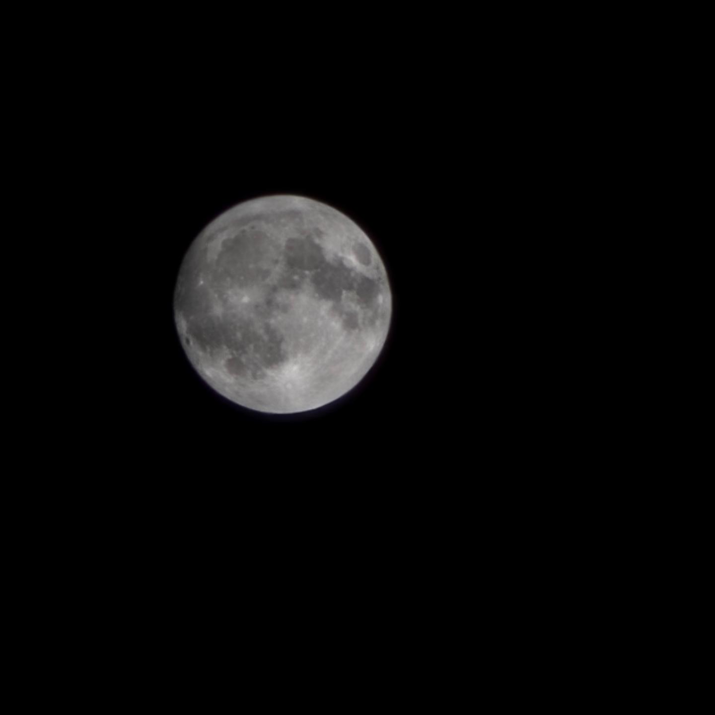 어제본 #보름달 
알차게 소원빌었으니 들어주시죠 달님🌝 ㅋㅋ