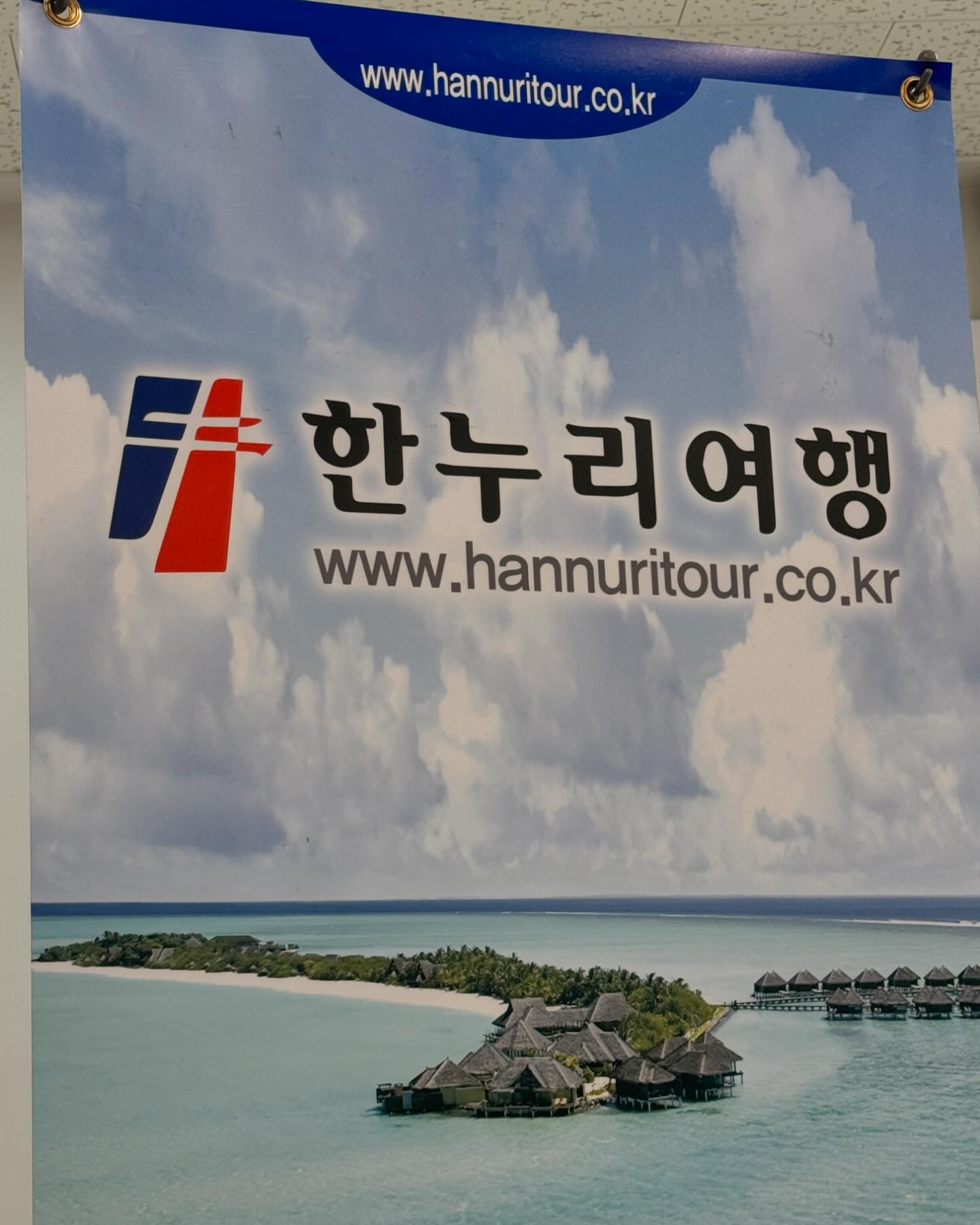 다이렉트를 알게된이후 플래너님 통해서
다른 여행사도 견적하고 설명을 들어보는게 좋을꺼 같아서
플래너님 통해서 소개받은 한누리 여행사!

전화 상담보다는 방문해서 설명듣는것이 더 좋을꺼 같아서
주말에 박람회 할때 미리 예약하고 방문했다

설명 들으면서 경험담도 이야기 해주시고 추천지도 알려주셔서
도움이 많이 되었다

처음 저희가 생각했던 코스랑 다르게 추천해주셔서
예랑이랑 그렇게 가는 코스로 생각을 다시 바꾸고
호텔 사진도 볼수가 있어서 좋았다

상담 끝나고 집 돌아오는길에 연락도 오셔서 견적서 다시 보내주시고
마지막까지 친절하게 상담해주셔서 감사합니다

주말에 시간내서 박람회가서 상담받아보고 오니깐 궁금했던점하고 금액들이 다 해결이되어서
마음이 편안하네요

지금은 아직 유럽쪽으로 갈지 그냥 수영을 할수있는 따뜻한곳으로 갈지 고민중이여서
계약은 안하고 왔지만 계약하게된다면 다시 한누리 여행가 방문해서 계약할꺼 같아요!
direct.wedding  다이렉트 짱