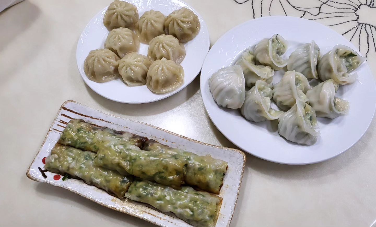 #협찬 홍콩에서 맛있게 먹던 딤섬! 이제 집에서도 편하게 즐길 수 있다?! 정답! 
쫄깃한 만두피와 소가 꽉 찬 동원 딤섬! 
부추창펀은 노추간장 특제소스로 더욱 맛있당 ! 짜지 않은 소스라 담가 먹어도 깔끔하게 즐길 수 있다~ #동원 #딤섬 
#프리미엄 딤섬을 집에서 간편하게 먹을 수 있으니까 반찬 없을 때 바로 꺼내서 찌면 우리집이 바로 #홍콩 #맛집 인정! 
종류도 다양해서 새우하가우, 부추창펀, 샤오롱바오! 모두를 즐길 수 있당~~ 다 맛있어서 깜짝 ! 
dongwonmall