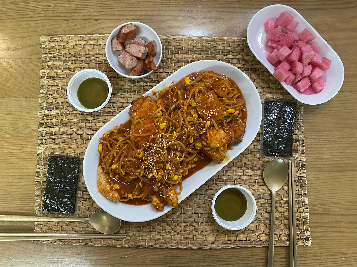 이제는 맵찔이가 되어서
아귀찜 맵지 않은 곳을 찾다가 발견한
<인생아구찜 상현점>❤️
⠀
배달 포장 전문인데
살마니로 주문하면 아이도 먹을 수 있을 정도의
순한 맛이라서 정말 좋았어요!
⠀
포장하면 할인도 되니까
자주자주 들를 곳 하나 더 추가❤️
⠀
#상현동아구찜#인생아구찜상현점#용인아귀찜#상현동아귀찜#먹스타그램#요리그램#맛스타그램#먹스타그램#맞팔#요리스타그램#쿡스타#가정식#집밥스타그램#먹스타#맛스타
