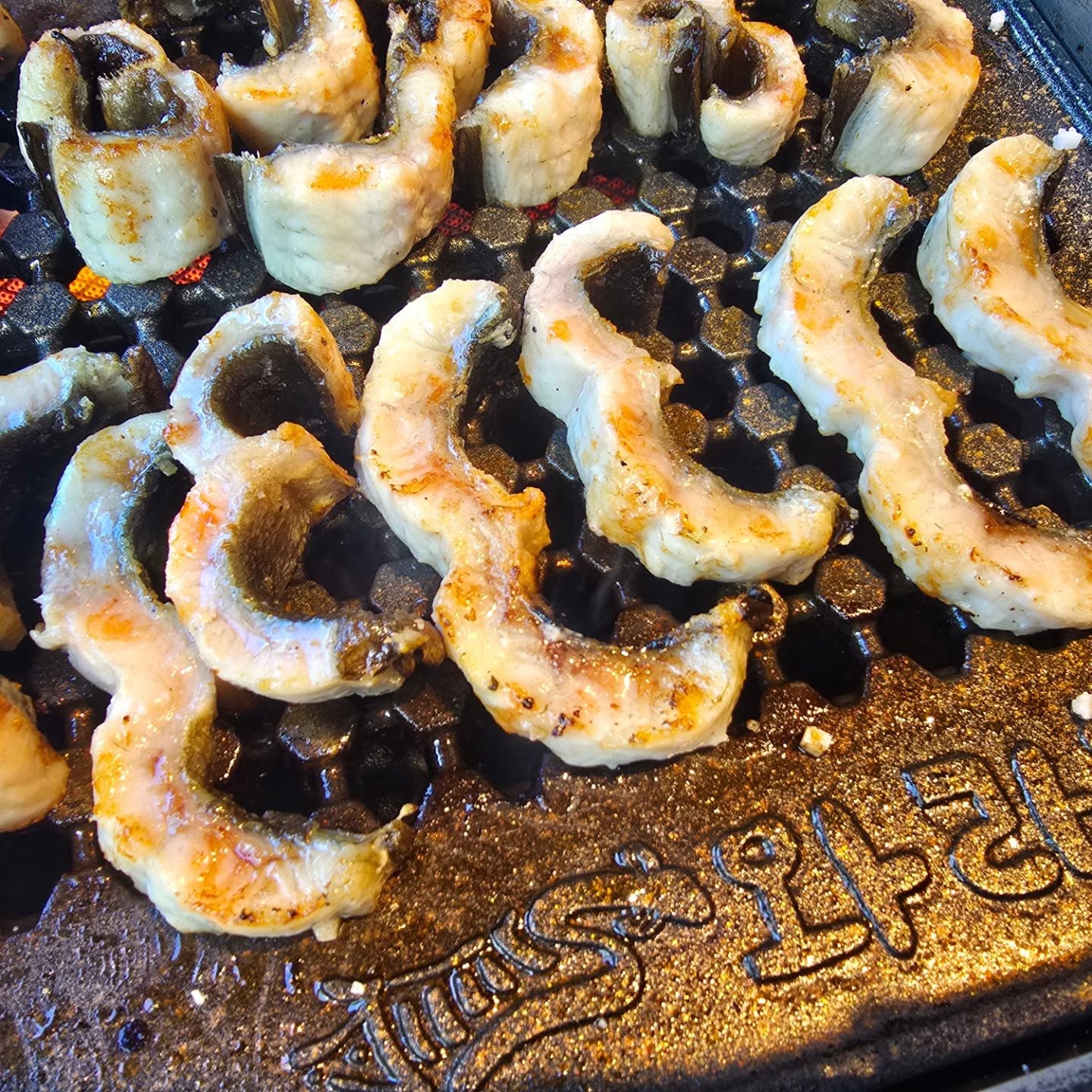 평택 와라장어구이 무한리필 맛있네요!
생각보다 장어도 싱싱했고 관리가 잘되어 있었어요
다시 갈 의향도 있어요! 맛있어요
#내돈내산 #고몽이맘마 #장어구이무한리필