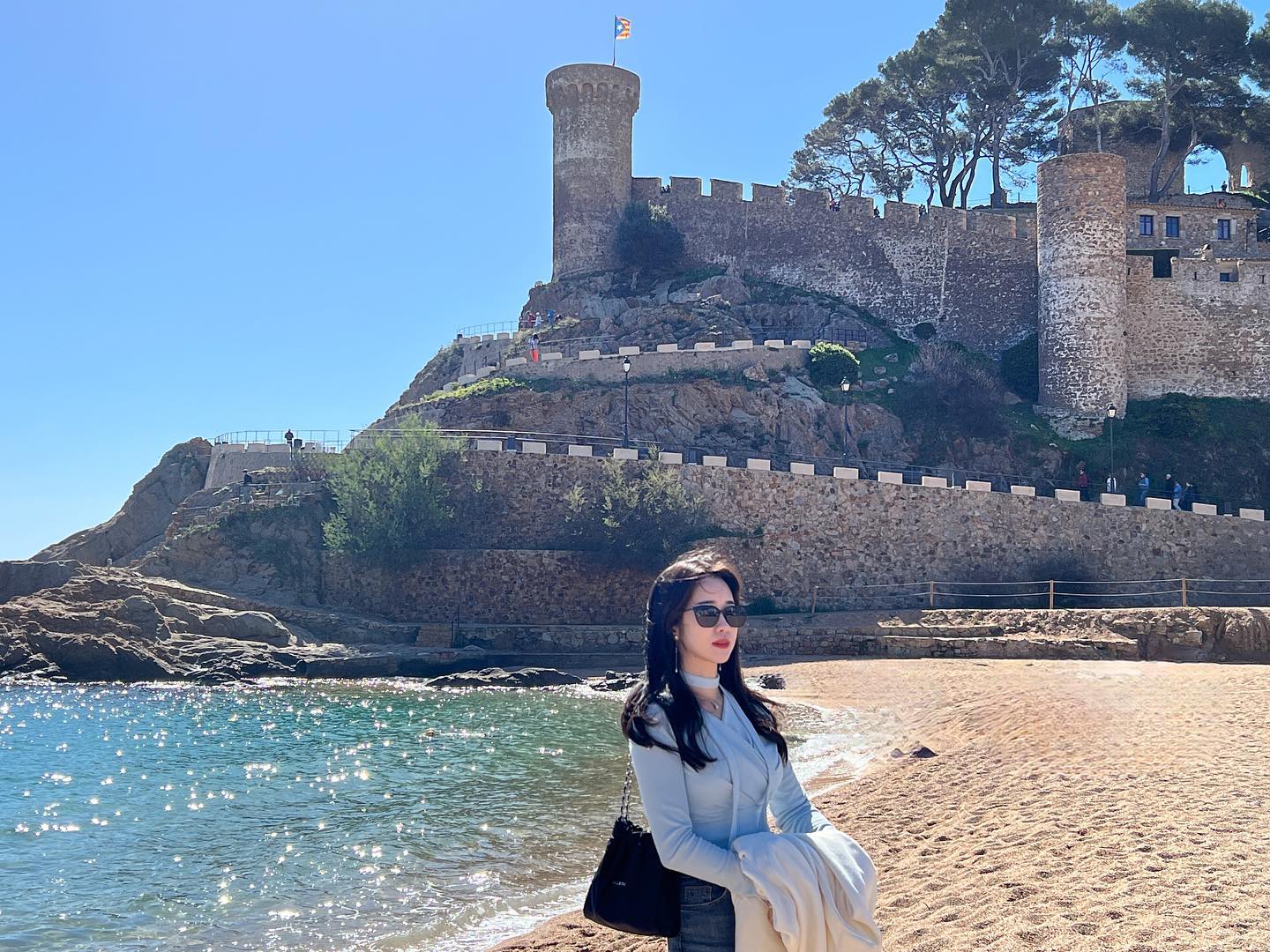 뒤죽박죽 몬세라트,토사데마르,세고비아 톨레도🇪🇸 
⠀
⠀
⠀
⠀
⠀
⠀
#spain #españa #segovia #toledo #madrid #easter #travel #spaintravel #tossademar #montserrat