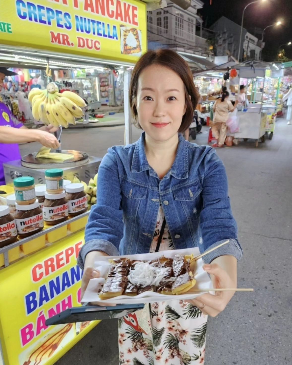 몇몇분이 물어봐주셨던 질문 대답이용. 올해 초 설립한 법인은 광고대행사 입니다. 24년도 첫 먹거리이자 다음 스텝을 위한 두번째 초석이 될 예정이예요. 13년동안 현직에 있으면서 가장 효과있다고 생각했던 마케팅 툴만 쏙쏙 뽑아서 진행합니다. 

1월 10일에 사업 개시했는데 벌써 수원, 강남, 대구까지 바쁘게 출장을 다녀왔어요. 꼬맹이 시절부터 이쁘게 봐주시던 언니와 오빠들이 모두 연간 계약으로 도장을 꽝꽝 찍어주셔서 너무 감사했던 한 주. 새로운 사업 소개를 위한 홈페이지는 포트폴리오가 정리되는대로 바로 공개할게요. 

사진은 야시장을 두바퀴나 돌면서 찾아낸 길거리 쉐프의 로띠! 2024년에는 제가 마케팅 떠먹여 드리겠습니다! 많관부♡