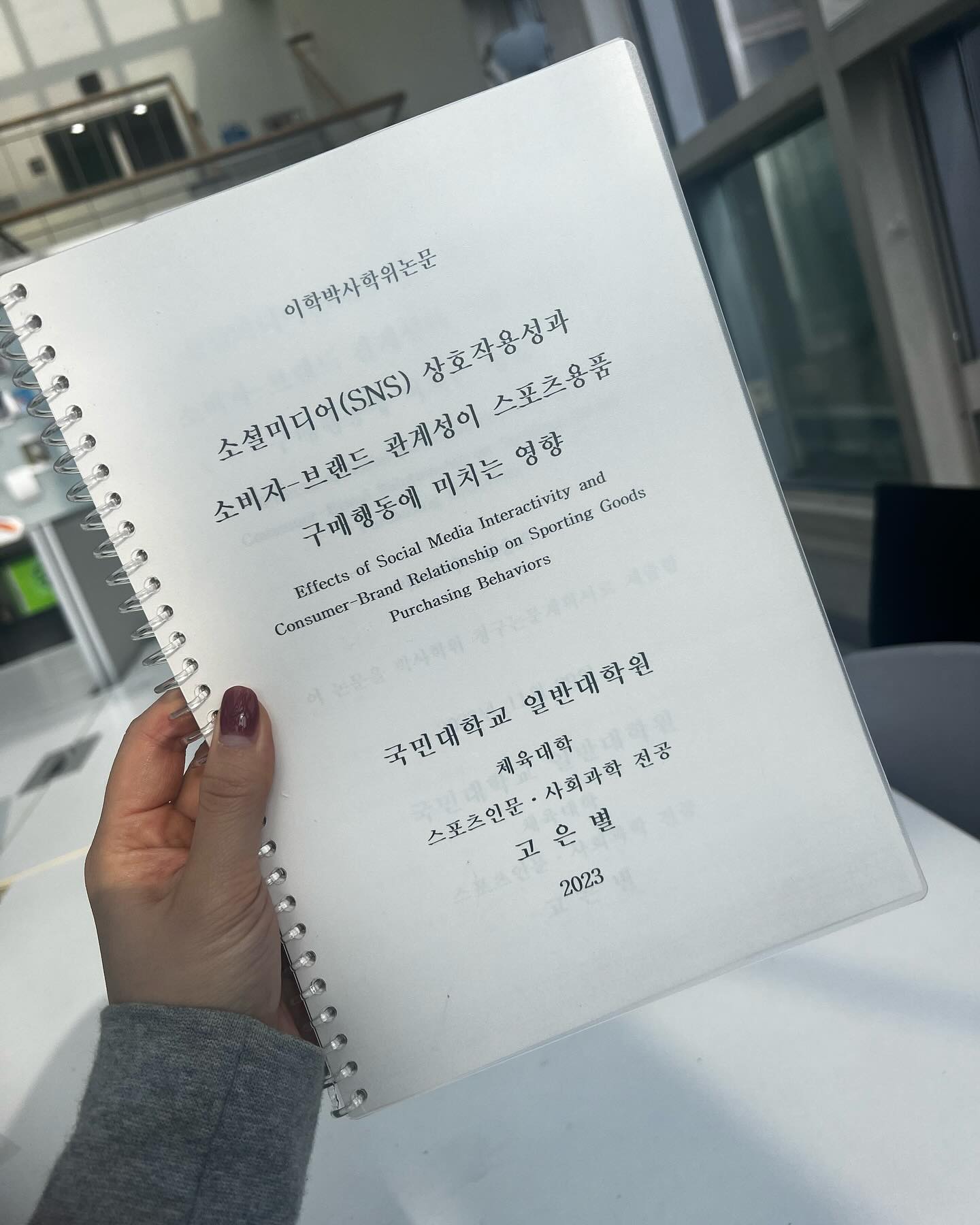 #박사과정 #예비심사 #합격🙏
.
.
무사합격‼️ 
구름아 엄마 입덧도 없이 발표 준비 하게 해줘서 고마워 🫶 
(입덧 끝나고 3주만에 5kg 증량….)
내년 4월까지 건강하게,얌전하게 잘있어줘💙
엄마도 구름이 신경 안쓰이게 즐기면서 재밋게 공부할게 ☁️
#대학원생 #박사